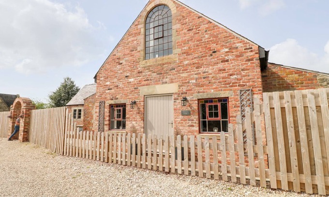 Milford Cottage | HUNTERS LODGE AT WILDERSLEY FARM, pet friendly in Belper