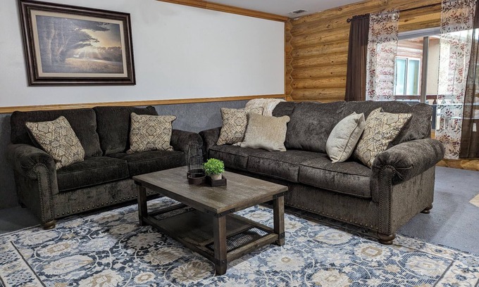 Hot Springs Cabin | Spacious Hunters Lodge in Custer for 18 Guests