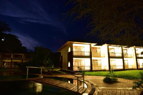 Kiboko Bed & Breakfast | Relax at Hunters Lodge: Oceanfront Oasis with Spa Amenities
