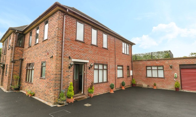 Fulford Cottage | Pet-Friendly Retreat at Hunters Moon Annexe with Garden