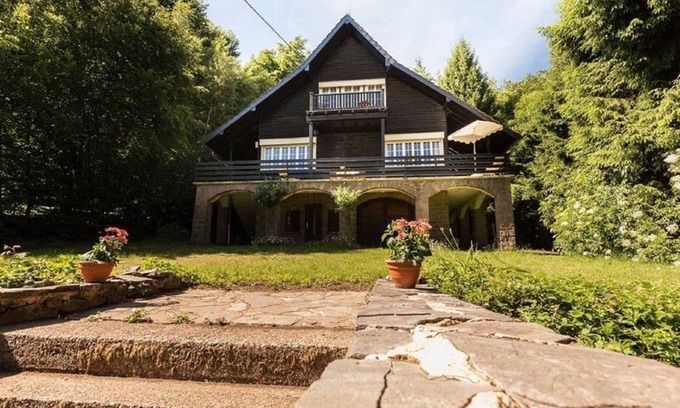 Losheim am See Apartment | Hunting lodge by the stream