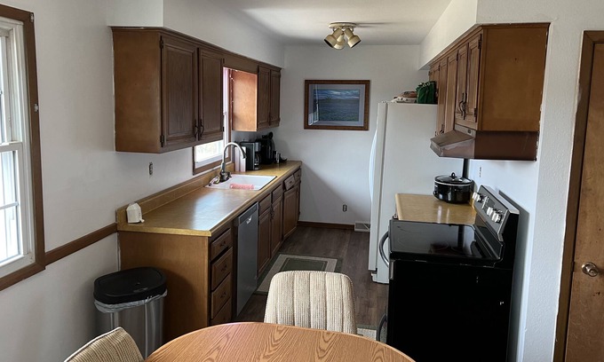 Mercer County House | Hunting Stay close to Iowa public Hunting