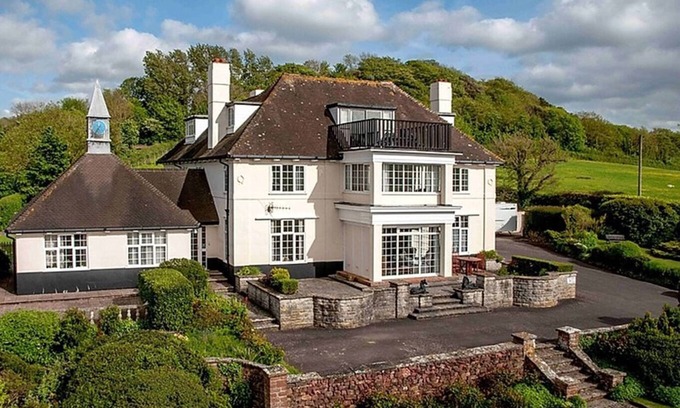 Old Cleeve Apartment | Guest Rated 10/10: Discover Huntingball Lodge Today!
