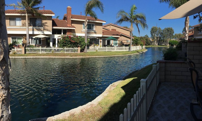 Huntington Beach Condo | Exceptional Huntington Beach Condo with Ocean View & Pool