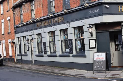 Salisbury Bed & Breakfast | Cozy Huntsman Tavern with Breakfast Included