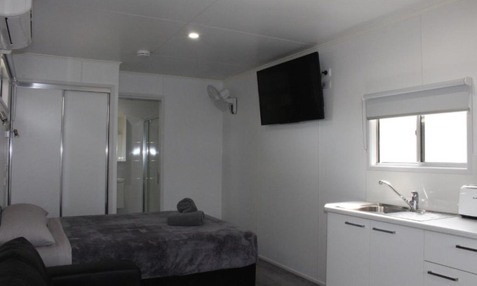 Tinana Resort | Discover Huntsville Caravan Park with Pool & Kitchen Access