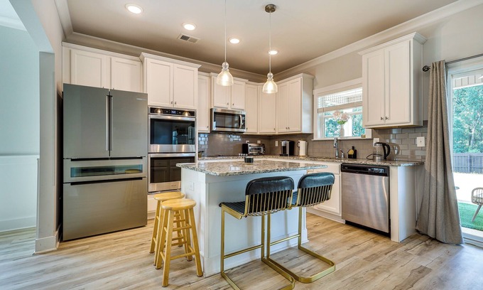 Huntsville House | Huntsville Oasis: Enjoy Basketball, Spa & Family-Friendly Stay
