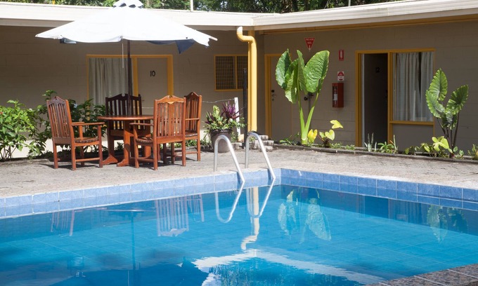 Lae Hotel | Comfortable Huon Gulf Hotel & Apartments with Pool Access