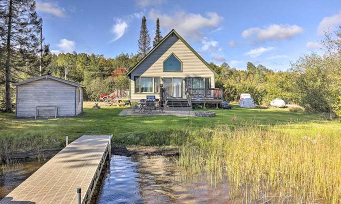 Pine Lake House | Cozy Hurley Lakefront Hideaway with Fire Pit & Dock
