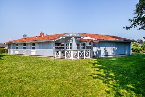 Lensterstrand House | Hus Lykke - Strandpark 38: Oceanfront Paradise for Families