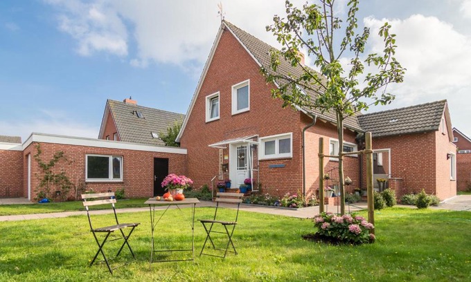 Borkum House | Discover Hus Onno: Pet-Friendly Stay with Breakfast Included