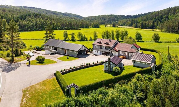 Marnardal House | Discover Huset Alcamaro: 4-Star Comfort with Breakfast