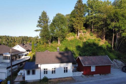 Ulefoss House | Kid-Friendly Retreat at Huset ved evja - Guest Rated 8.8