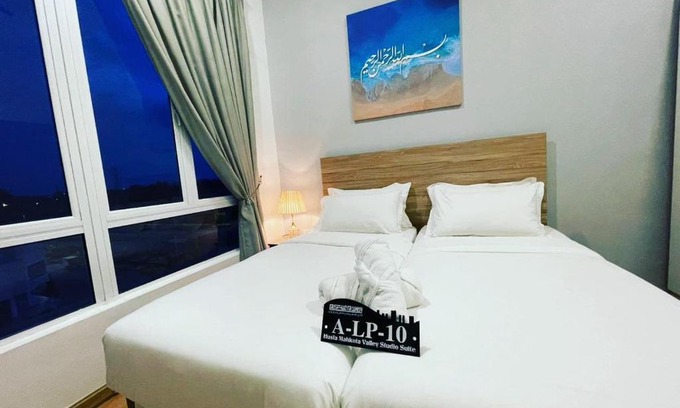 Kuantan House | Cozy Husfa Mahkota Valley Studio Suite with Pool Access