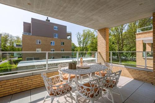 Ostend City Centre Apartment | Bright Apartment Steps from the Marina – 4-Star Rated Stay