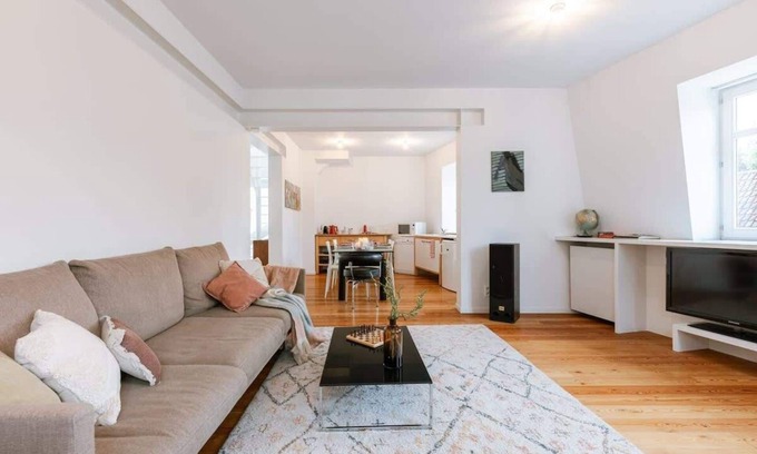 Ghent Apartment | Cozy Central 'The Crown' Apartment in Ghent with Breakfast