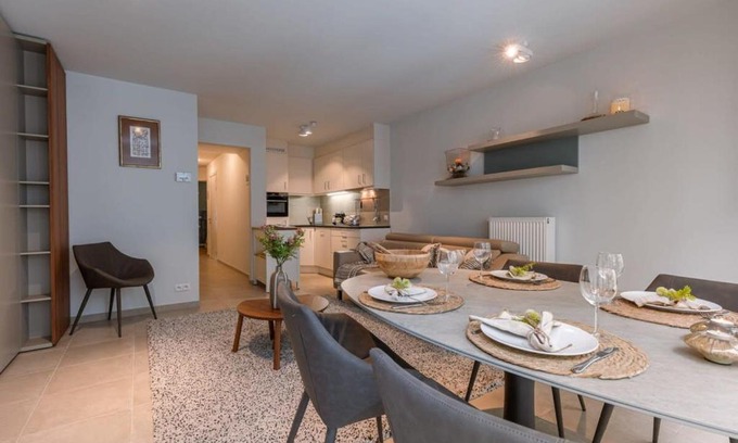 Duinbergen Apartment | Inviting 2-Bedroom Apartment with Ocean View