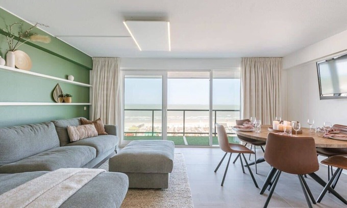 Blankenberge Apartment | Oceanfront Seaview Apartment in Blankenberge - 10/10 Rated
