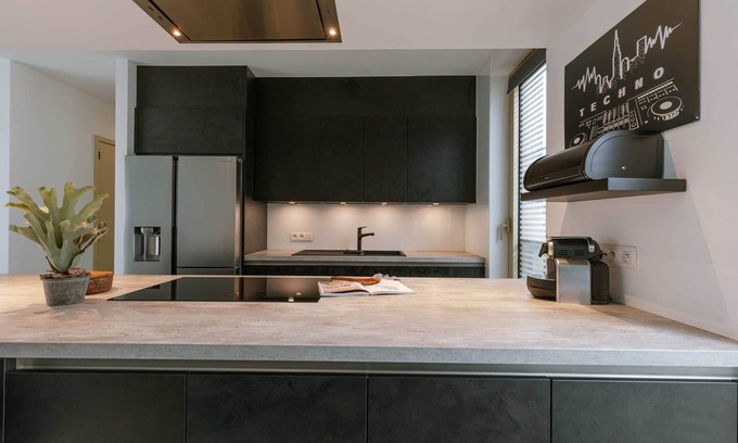 Den Dam Apartment | Huswell - Modern apartment with large terrace