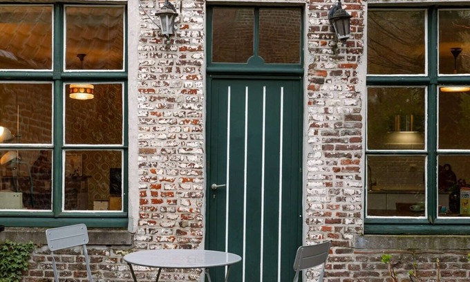 Heilig Kerst Apartment | Charming Retro Apartment for Two with Cozy Garden Retreat