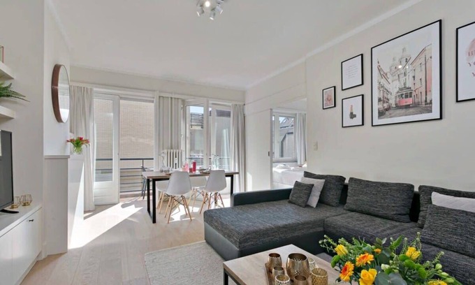 Knokke Apartment | Elegant Apartment with Oceanfront Views at Zeedijk, Knokke
