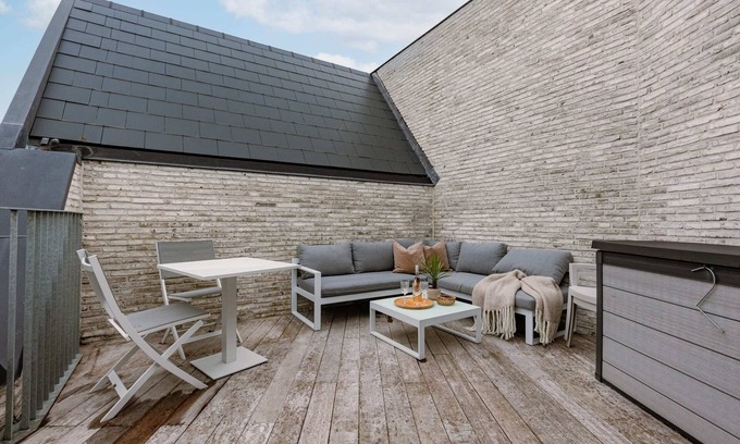 Westende Apartment | Modern Top-Floor Apartment with Private Parking & Amenities