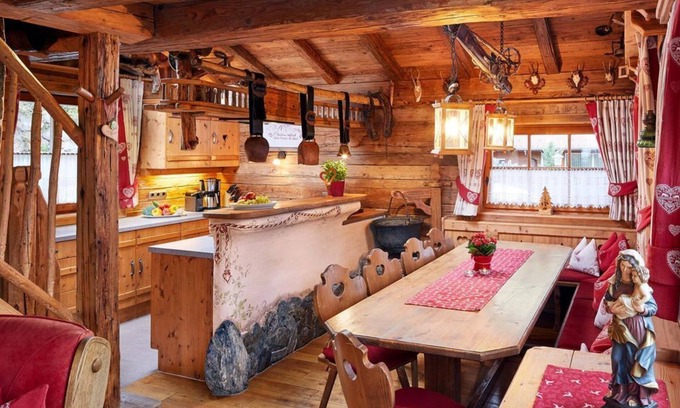 Hundsdorfl Apartment | Spacious Hut for Groups at Almdorf Flachau & Promi Alm