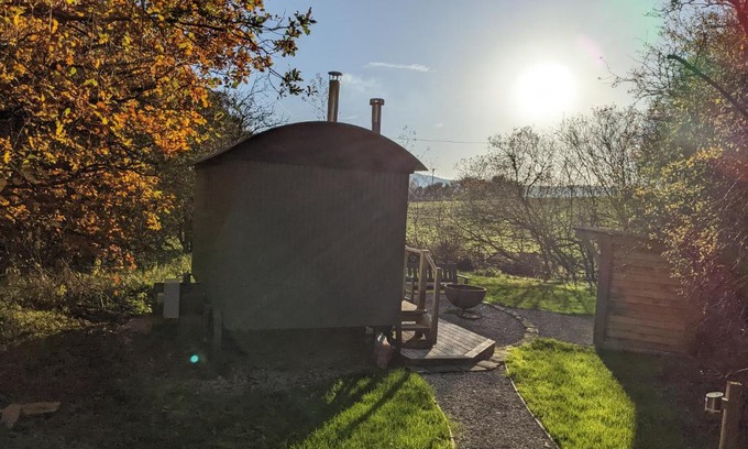 Great Fryup Dale Ski Chalet | Relax in a Shepherds Hut with Hot Tub - Rated 10/10