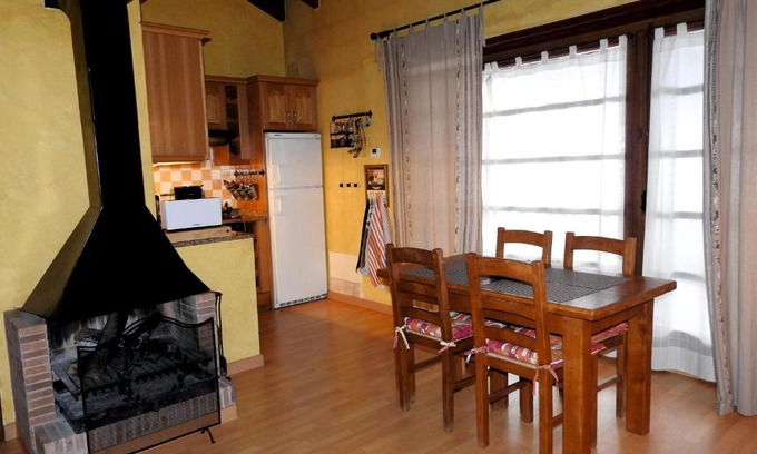 Incles Apartment | Cozy Retreat in Vall d'Incles with Family-Friendly Amenities