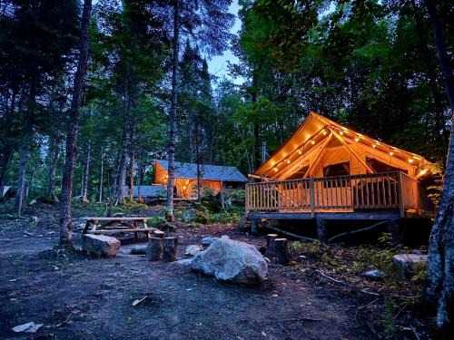 Saint-Faustin-Lac-Carre Hotel | Huttopia Les Deux Lacs - Laurentides