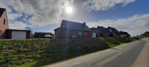 Suden House | Huus Diekglück: Oceanfront Retreat Near Pet-Friendly Beaches