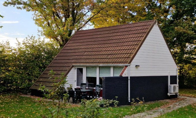 Municipality of Simpelveld Ski Chalet | Huuske 086: Guest Rated 9/10 & Pet-Friendly Retreat