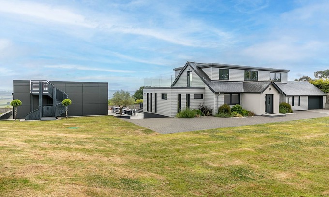 Exeter House | Huxham View and Annex: Pet-Friendly Retreat with Hot Tub