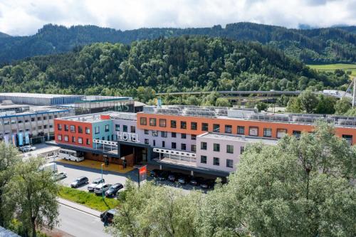 Hall In Tirol Hotel | Discover Hwest Hotel: Pet-Friendly Retreat with Great Amenities