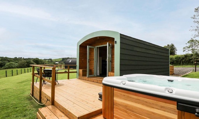 Llandrindod Wells House | Experience Hwyl: Your Ideal Getaway Awaits