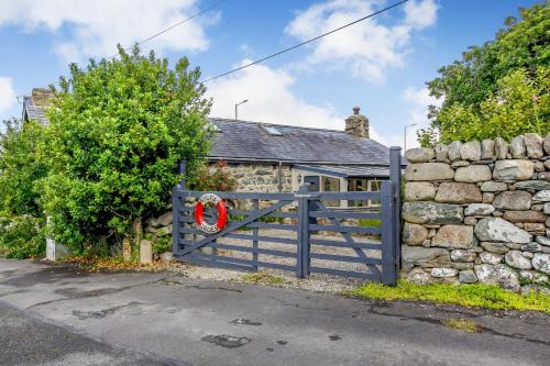 Talybont House | Discover Hwylfa'r Groes: 4-Star Hotel for Families & Pets