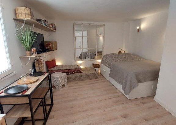 Hyeres City Centre Apartment | Cozy Hyères Studio in the Heart of Medieval Cité