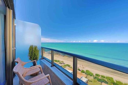 Pina Hotel | Relax at HY Apartments & Hotels with Oceanfront Views