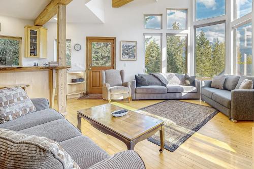 Hyak House | Family-Friendly Stay at Hyak House for Your Next Adventure