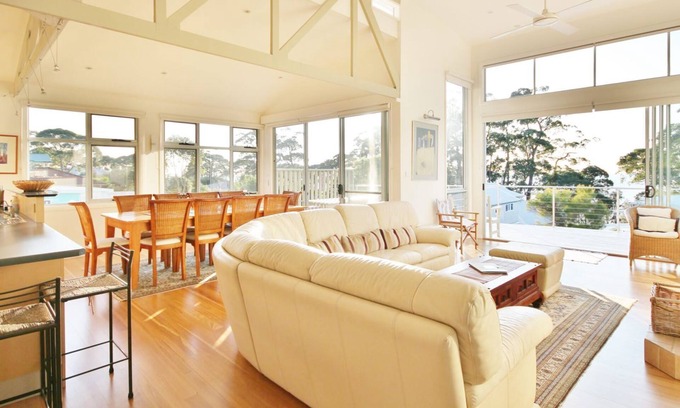 Hyams Beach House | Stunning Hyams Reflections: Family-Friendly Beach Retreat
