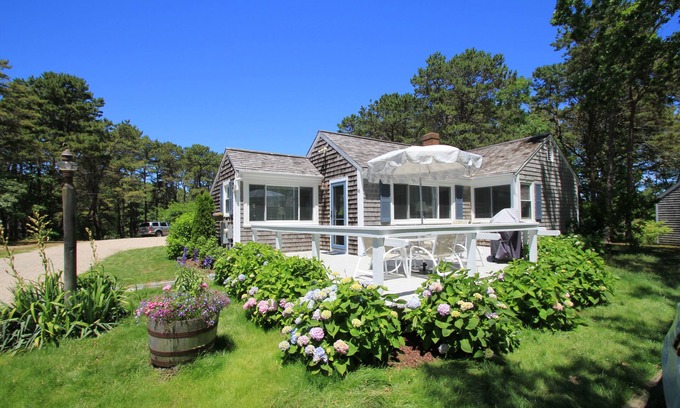 Hyannis Port House | Cozy Hyannis Cottage with Ocean View, Steps from the Beach