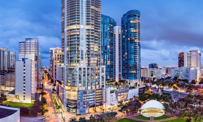 Riverwalk Fort Lauderdale Hotel | Premier Hyatt Centric Las Olas with Pool and Spa Access