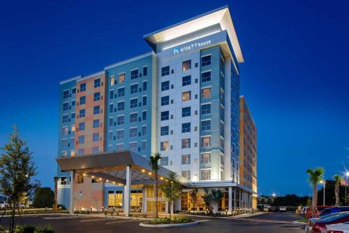 Florida Center Hotel | Convenient Hyatt House Near Universal Orlando Resort