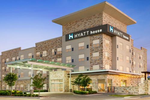 Bryan Hotel | Pet-Friendly Hyatt House in Bryan/College Station Awaits