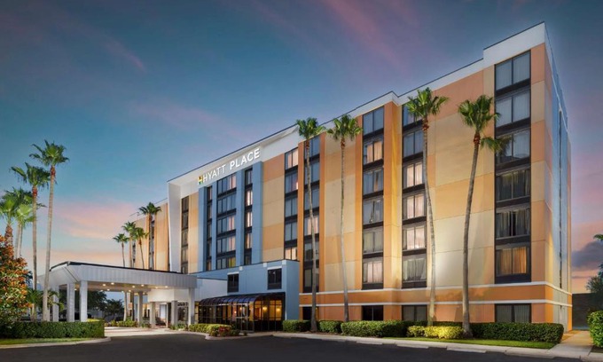 Florida Center Hotel | Convenient Hyatt Place Near Universal Orlando Resort