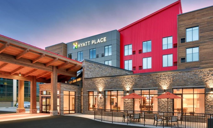 Midtown Anchorage Hotel | Pet-Friendly Hyatt Place Anchorage-Midtown with Ocean View