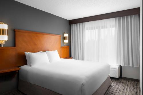 Chantilly Hotel | Pet-Friendly Retreat at Hyatt Place Chantilly Dulles Airport