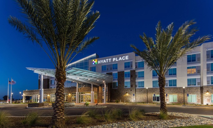 Delano Hotel | Discover Comfort at Hyatt Place Delano with Pool & Spa