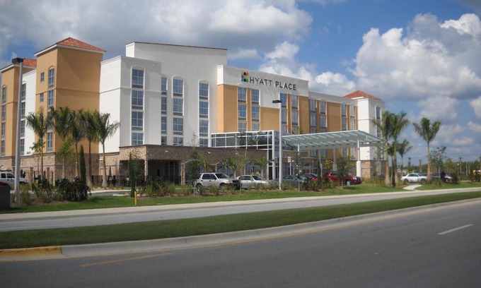 The Forum Hotel | Pet-Friendly Hyatt Place Fort Myers with Pool & Ocean Views