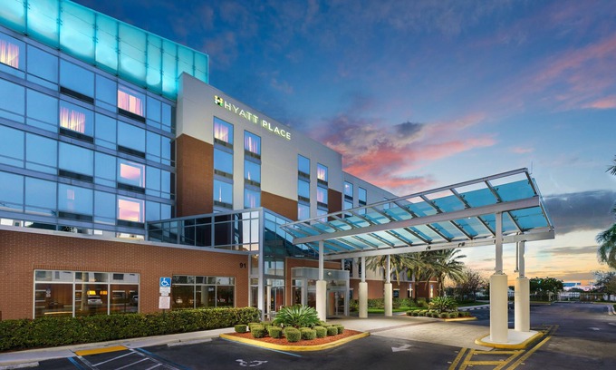 Dania Beach Hotel | Top-Rated Hyatt Place Ft. Lauderdale: Pool, Spa & More